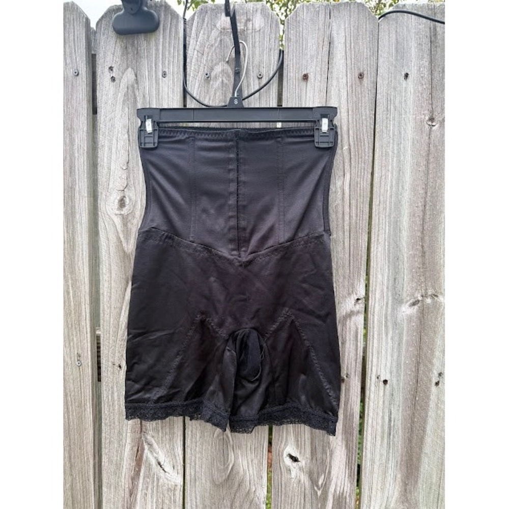 Vintage Style Cabernet Shapewear Shorts Large Black Lace Trim Tummy Control